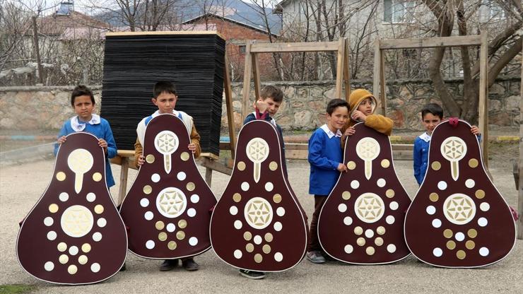Okçular Vakfından köy okulu öğrencilerine sürpriz