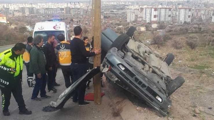 Otomobil römork ve aydınlatma direğine çarptı: 1 ölü, 1 yaralı