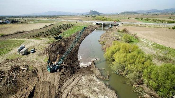 Bakırçayın Bergama bölümünde temizlik çalışması