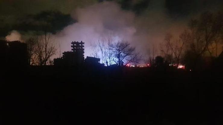 Gebzede kapı ve palet imalathanesinde yangın söndürüldü