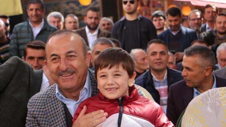 Çavuşoğlu: Teröristlerle, bölücülerle kesinlikle halkımızı ayırıyoruz