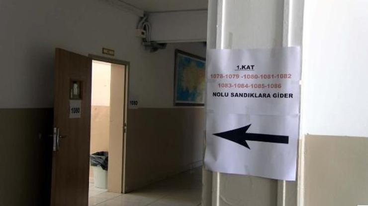 Ankarada oy kullanma kabinleri ve sandıklar sınıflara yerleştirildi