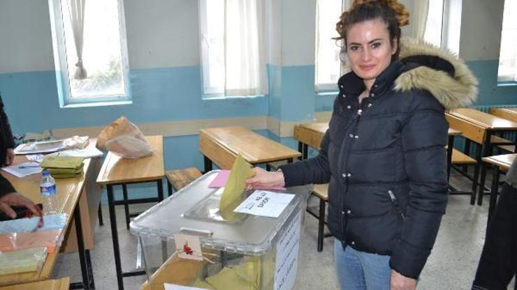 Aksarayda seçmen, sandık başına gitti