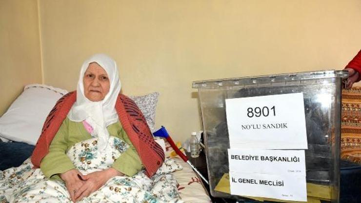 Sivasta sandık seçmenin ayağına gitti