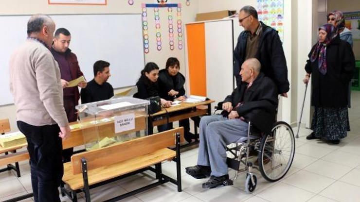 Manisada seçmen 3 bin 668 sandıkta oy kullanıyor