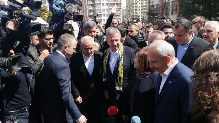 Kılıçdaroğlu, Arjantin İlkokulunda oyunu kullandı