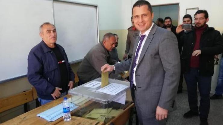 CHP İl Başkanı Yücel oyunu kullandı