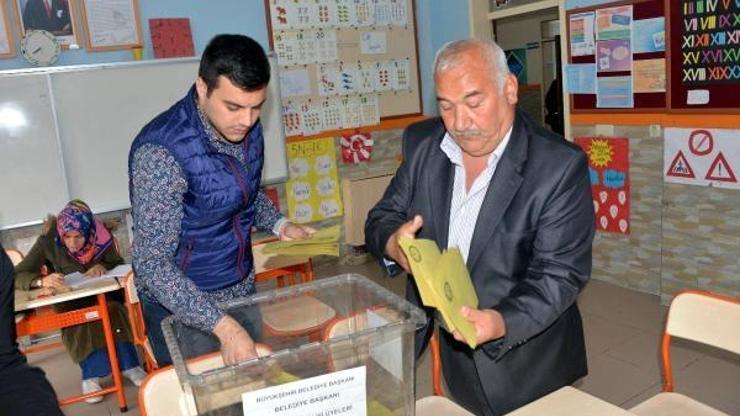 Kahramanmaraşta sandıkların açılmasına başlandı