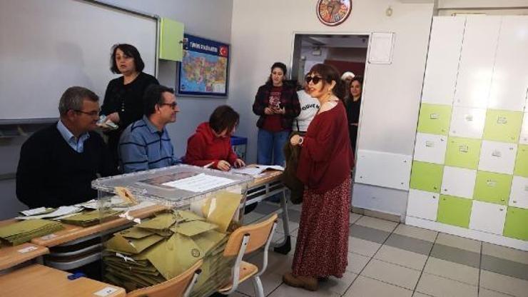 Sezen Aksu Beykozda oyunu kullandı