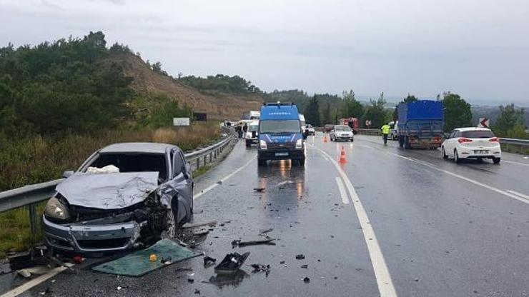 Otomobille minibüs çarpıştı: 6 yaralı