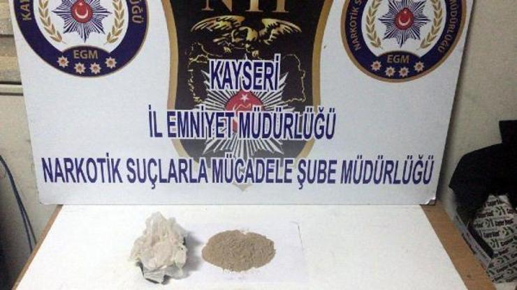 Otomobilinde eroin bulunan İranlı sürücüye gözaltı