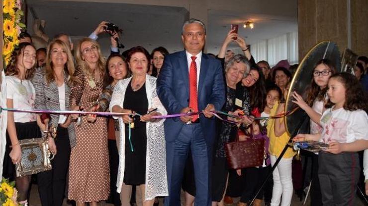 Ebru sergisi gözleri kamaştırdı
