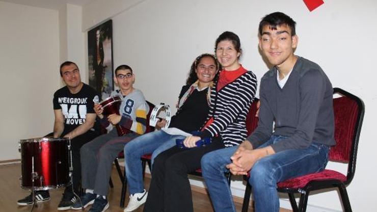 Özel bireyler otizme dikkat çekti
