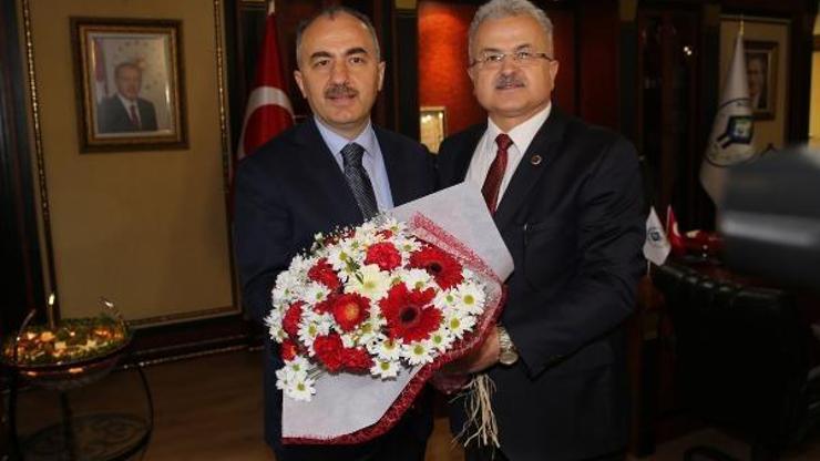 Rize Belediye Başkanı Metin, görevi devraldı