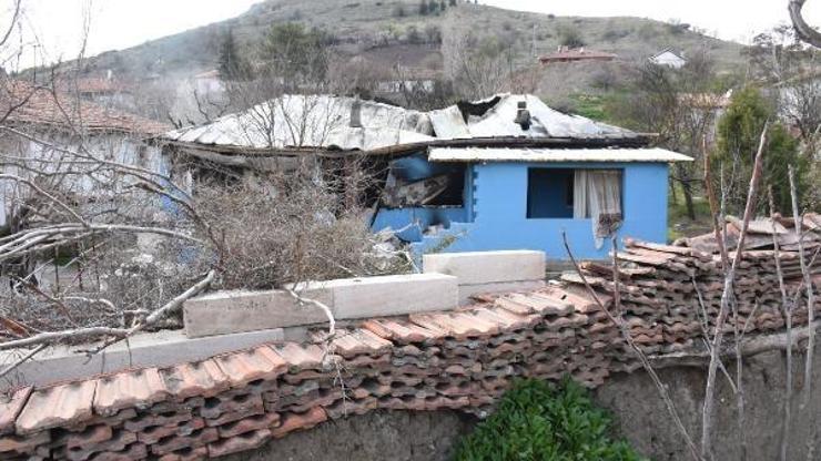 Evde gaz sıkışması patlamaya neden oldu: 1 ölü