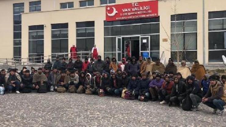 Başkalede 72 kaçak göçmen yakalandı