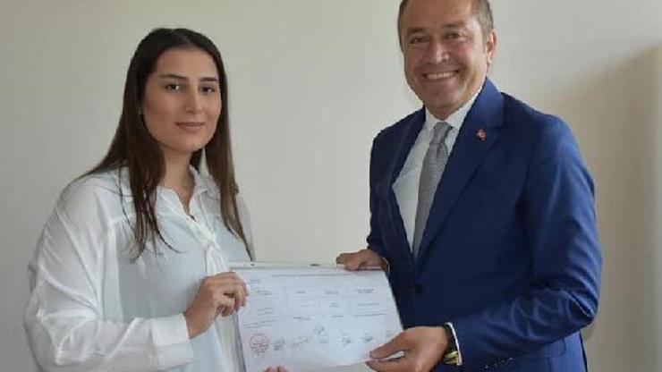 Selendide Başkan Savaş mazbatasını aldı