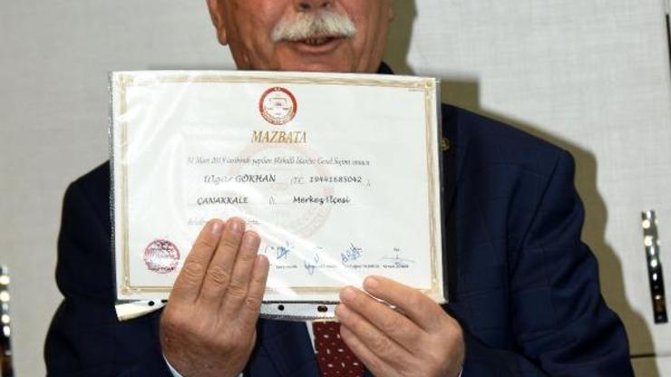 Çanakkalede CHPli Gökhan, mazbatasını aldı