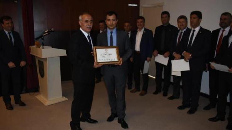 Yenişehir’de Başkan Aydın mazbatasını aldı