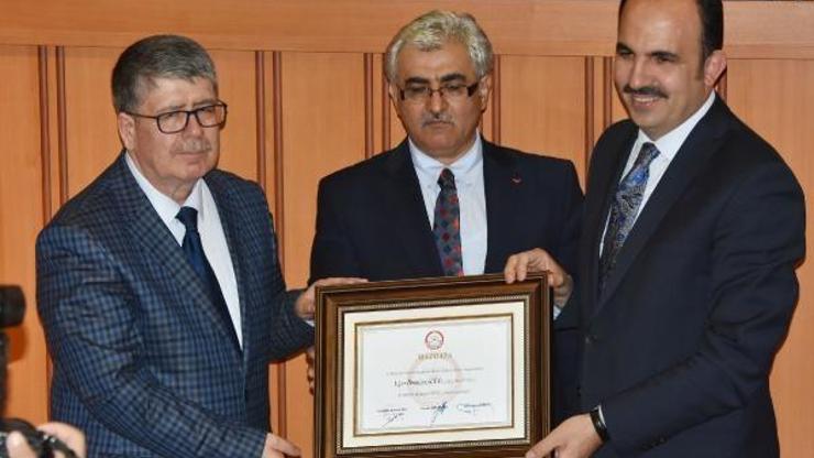 Konyada yeniden başkan seçilen Altay, mazbatasını aldı