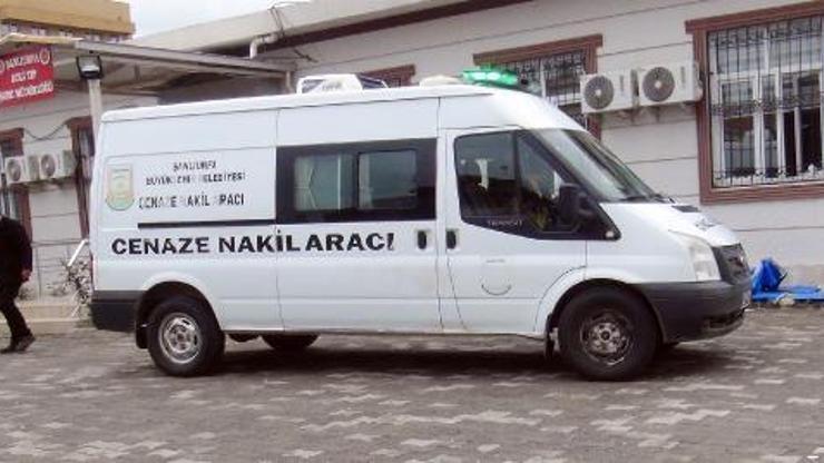 Yolun karşısına geçmek isterken kamyon çarptı
