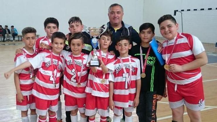 Küçükler Futsalda Tekeli şampiyon
