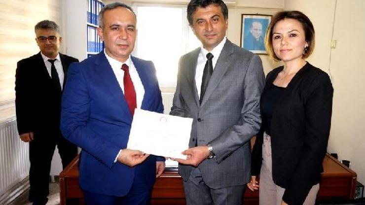 Sarıgöl Belediye Başkanı Selçuk, mazbata aldı