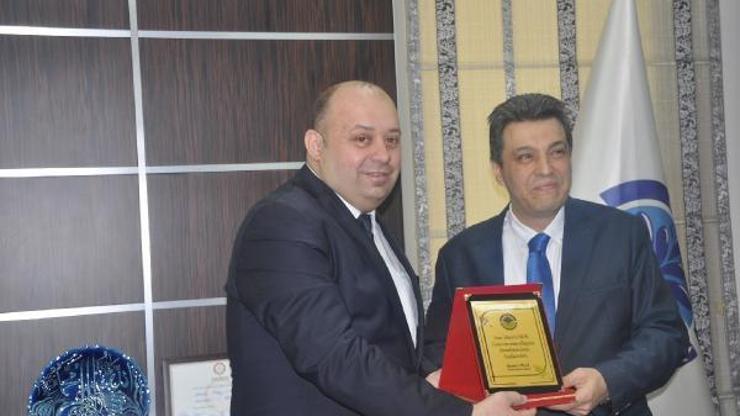 Gönen Belediye Başkanı Palaz, mazbatasını aldı