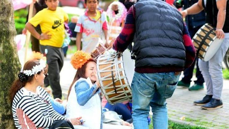 Karnavalda turistlerin davulcu rahatsızlığı