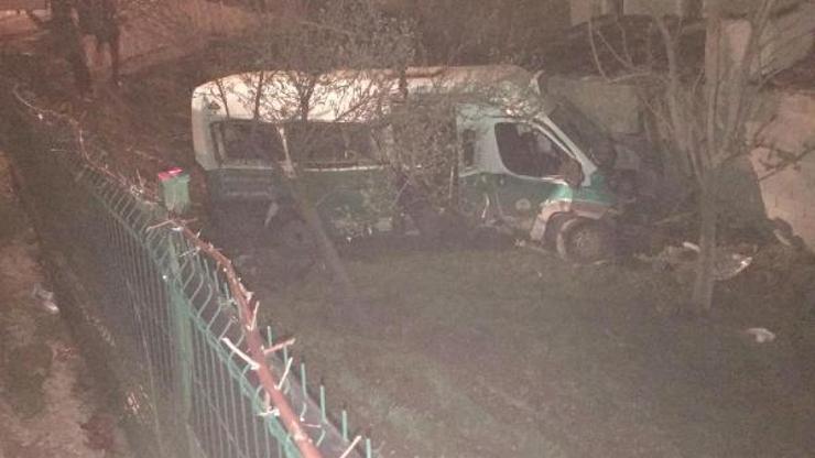 Kırmızı ışıkta geçen otomobil, minibüse çarptı: 3ü ağır 7 yaralı