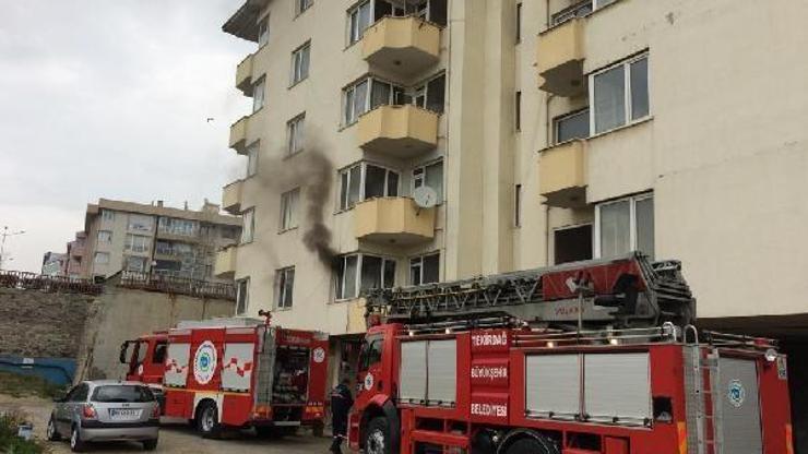 Apartmanın boş dairesinde yangın çıktı