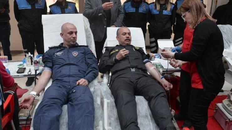 Emniyet personelinden kan bağışı