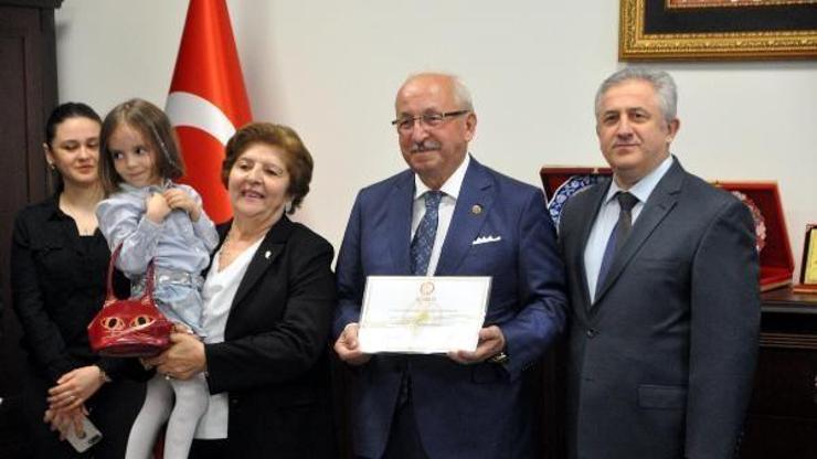 Tekirdağ Büyükşehir Belediye Başkanı Albayrak, mazbatasını aldı
