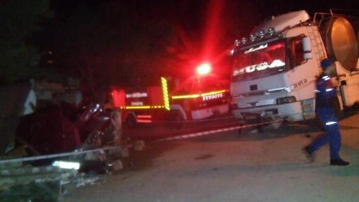 Freni patlayan kamyon park halindeki otomobile çarptı: 3 yaralı