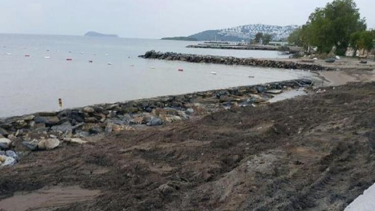 Sahile izinsiz yapılan taş duvar belediye tarafından yıkıldı