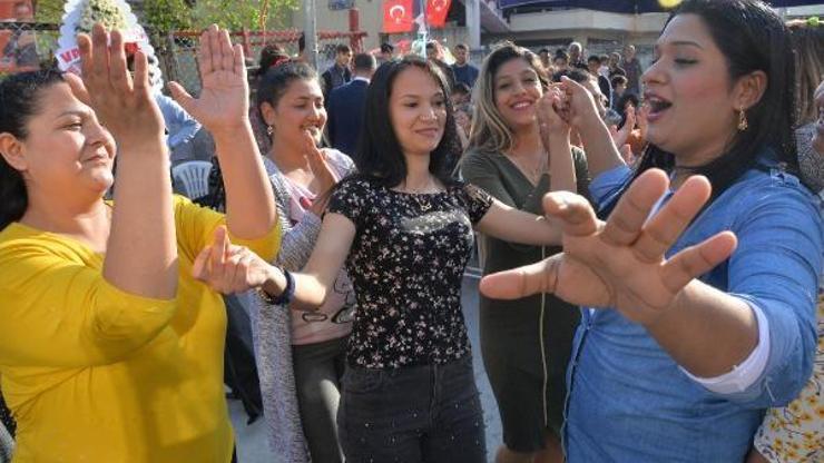Mersinde, 8 Nisan Dünya Romanlar Günü coşkusu