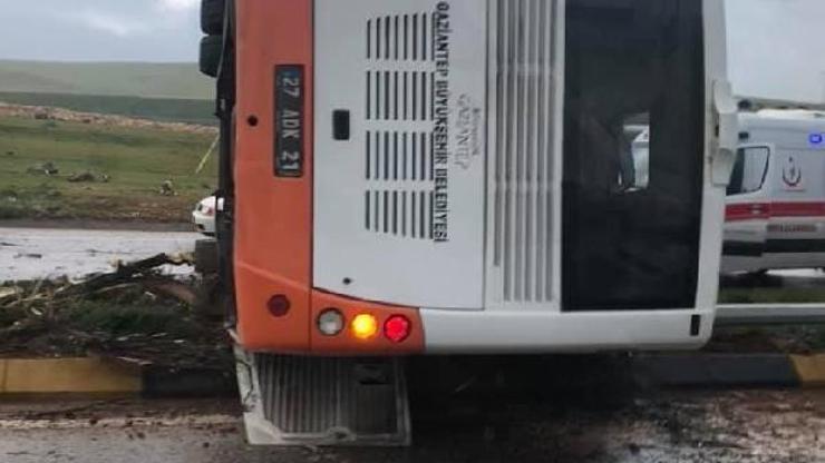 Gaziantepte belediye otobüsü devrildi: 19 yaralı