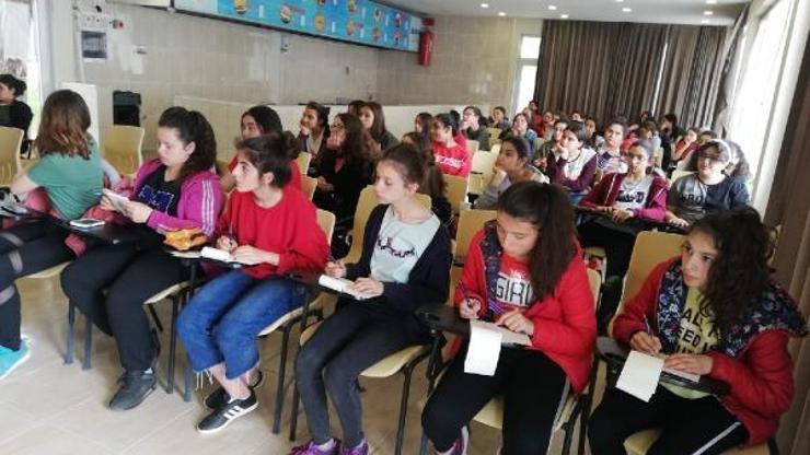 Üniversite sınavlarına hazırlanan gençlere Büyükşehir desteği