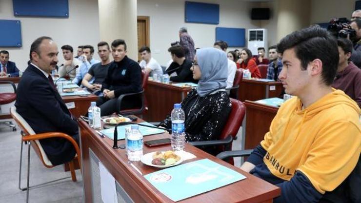 Vali Canalptan mütevazılık dersi