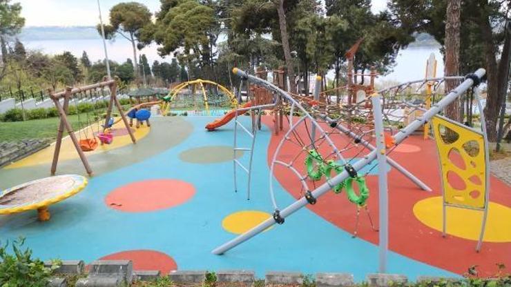 Küçükçekmecede polis, bıçakla saldırdığı öne sürülen kişiyi vurdu