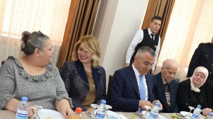 Kırklarelide şehit aileleri ve gazilere yemek