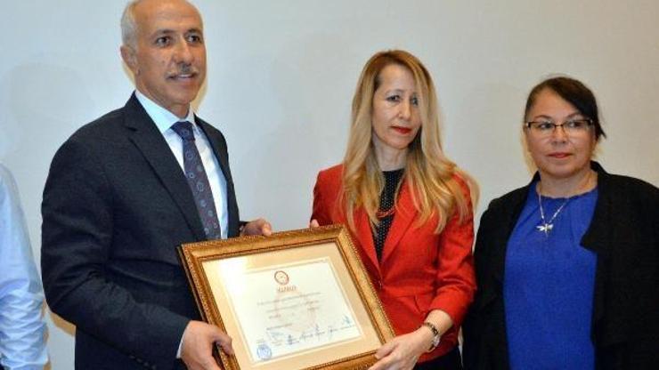 Akdeniz Belediye Başkanı Mustafa Muhammet Gültak, mazbatasını aldı