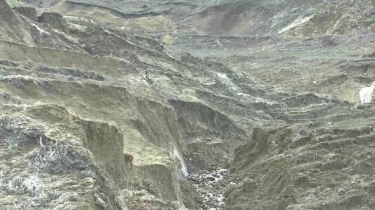 Heyelan, yöre sakinlerini susuz bıraktı