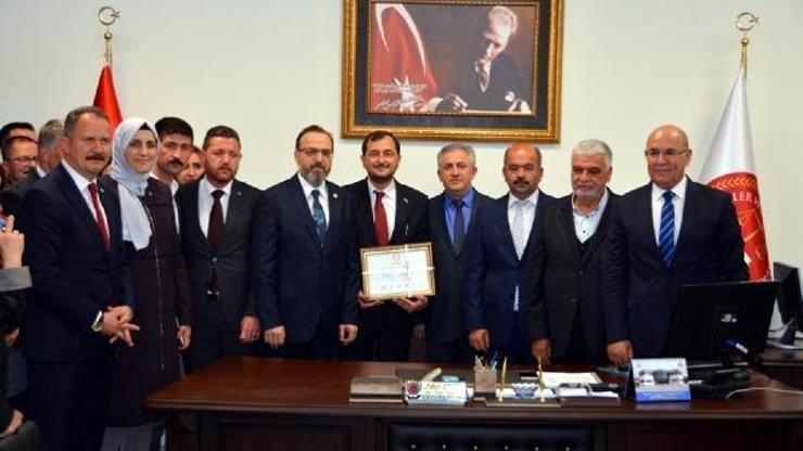 Süleymanpaşa Belediye Başkanı Yüksel, mazbatasını aldı