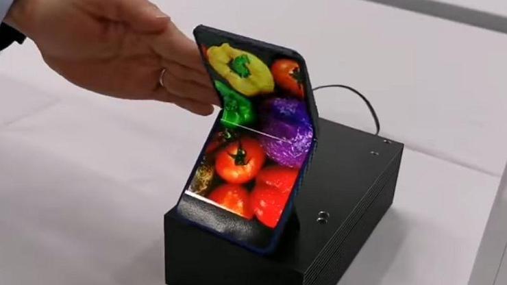 Katlanabilir modasına Sharp da katılıyor