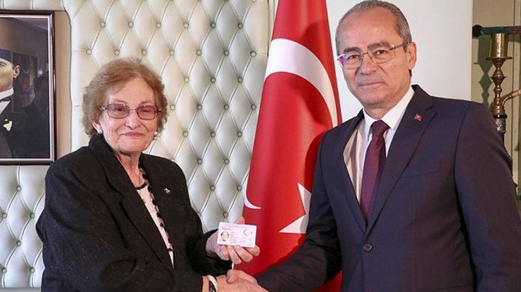 69 yıl sonra Türk kimliğini aldı