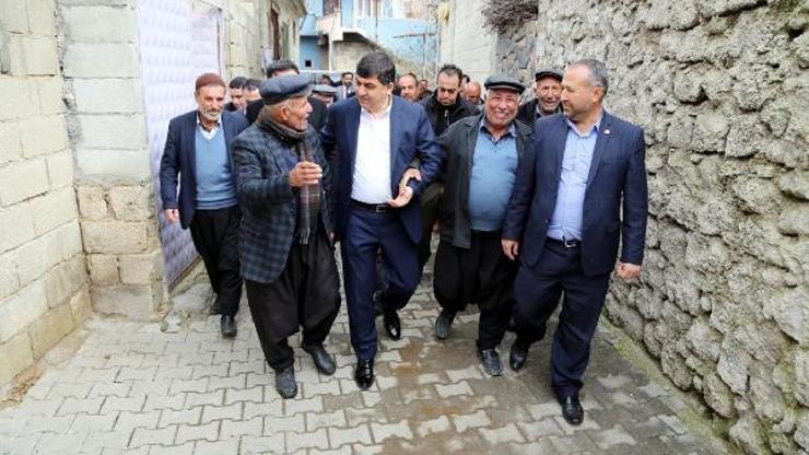 Muhtarlardan, Fadıloğluna övgü