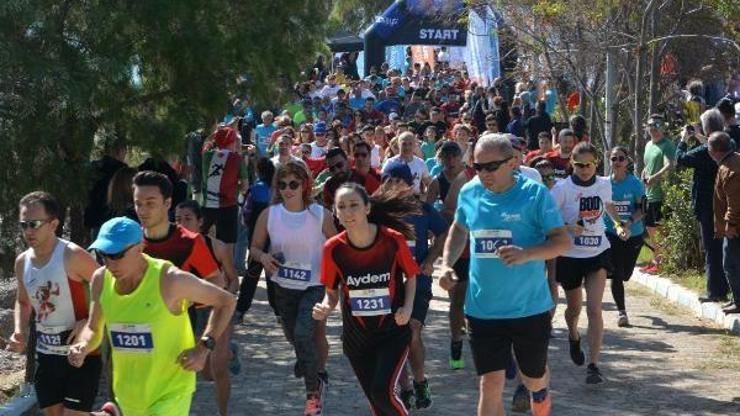 Datçada yüzlerce kişi doğada koştu