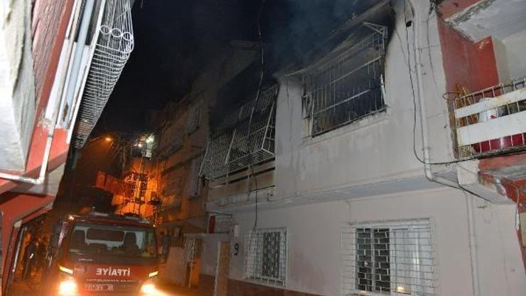 Yangın, 2 katlı evi küle çevirdi