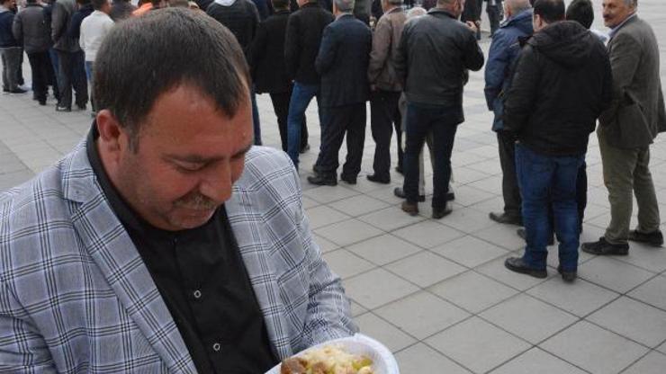 Etli pilav kuyruğu